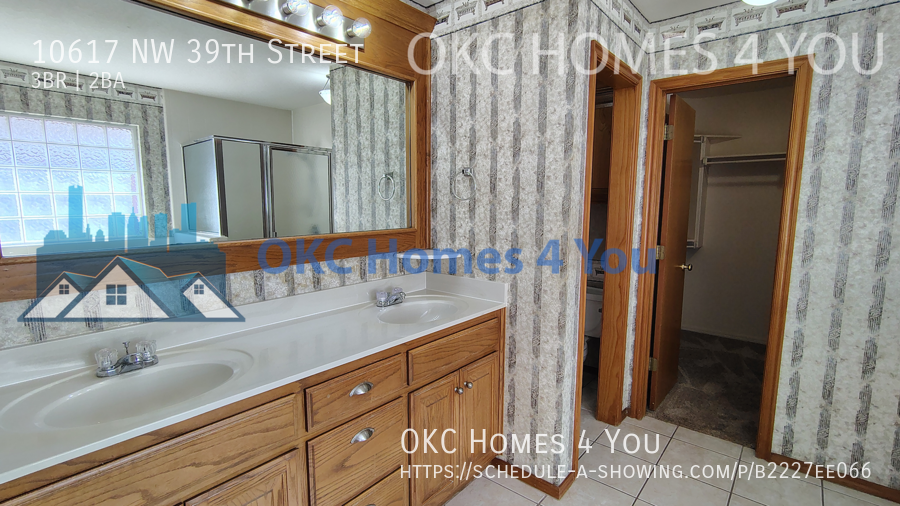 Beautiful 3 Bed + Office Home in Yukon off Route 66! property image