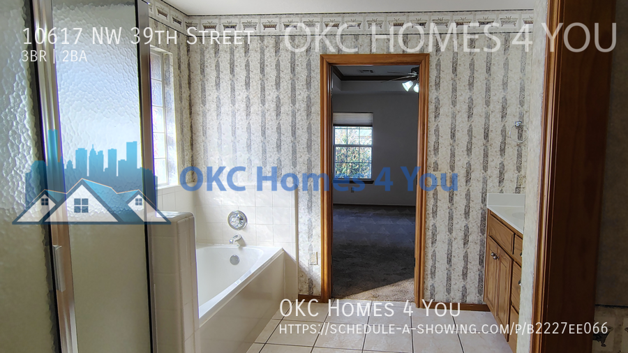 Beautiful 3 Bed + Office Home in Yukon off Route 66! property image