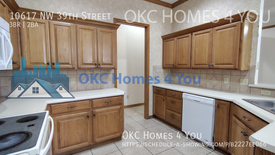 Beautiful 3 Bed + Office Home in Yukon off Route 66! property image