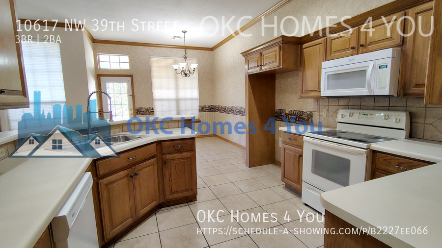 Beautiful 3 Bed + Office Home in Yukon off Route 66! property image