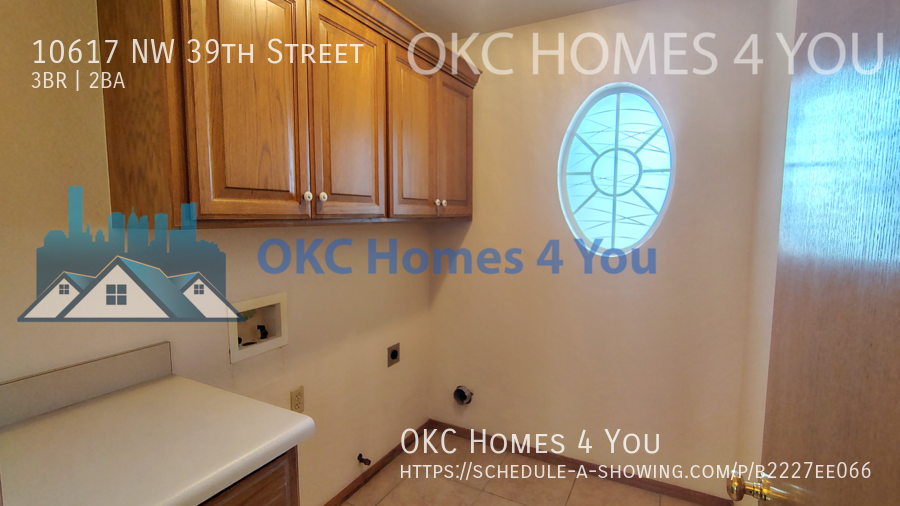 Beautiful 3 Bed + Office Home in Yukon off Route 66! property image