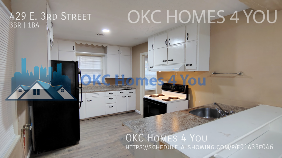 3 Bedroom, 1 Block South of UCO property image