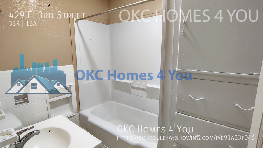 Be Home for the Holidays! 3 Bedroom, 1 Blk. So.of UCO - Save $500.00 off first full months rent. property image